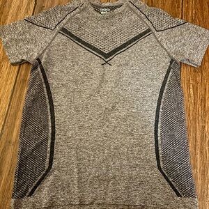 OQQ Men’s Gray and Black Athletic T-Shirt NWOT